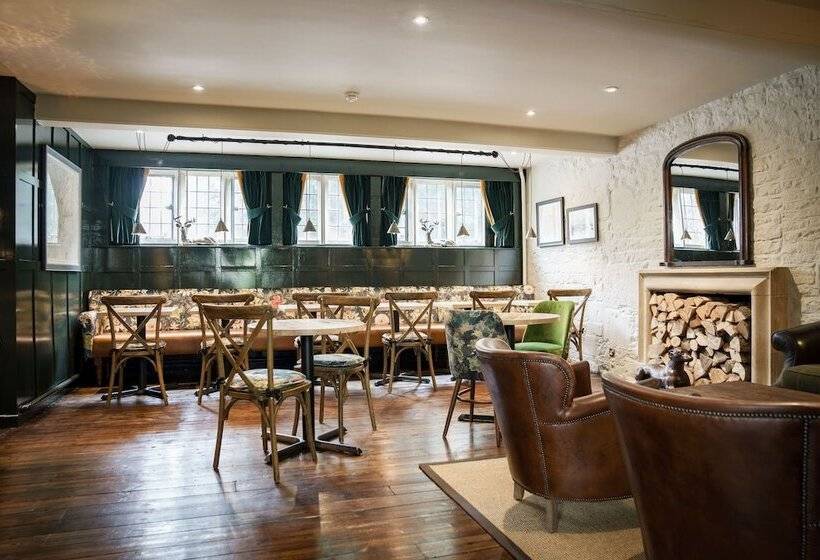 ホテル The Bear Of Rodborough