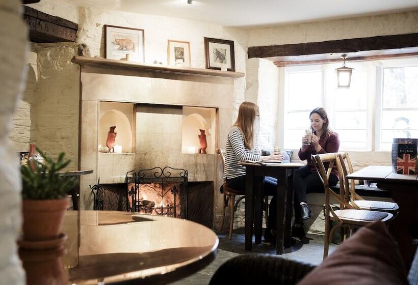 ホテル The Bear Of Rodborough