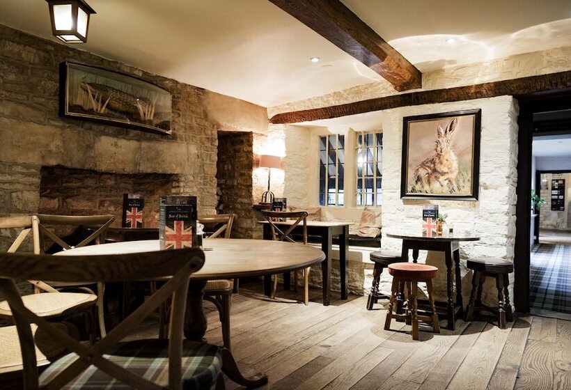 ホテル The Bear Of Rodborough