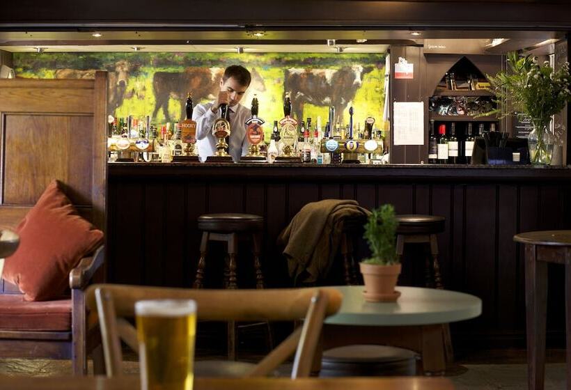 ホテル The Bear Of Rodborough