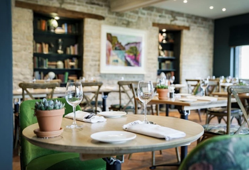 ホテル The Bear Of Rodborough