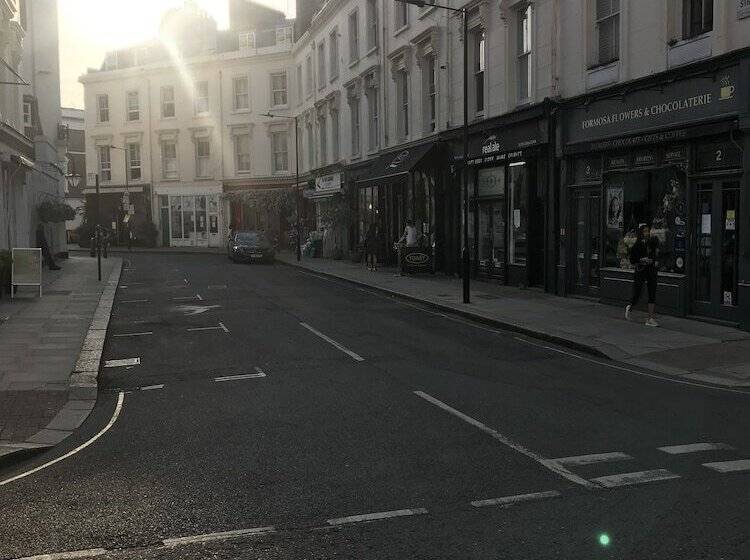 Отель The Colonnade