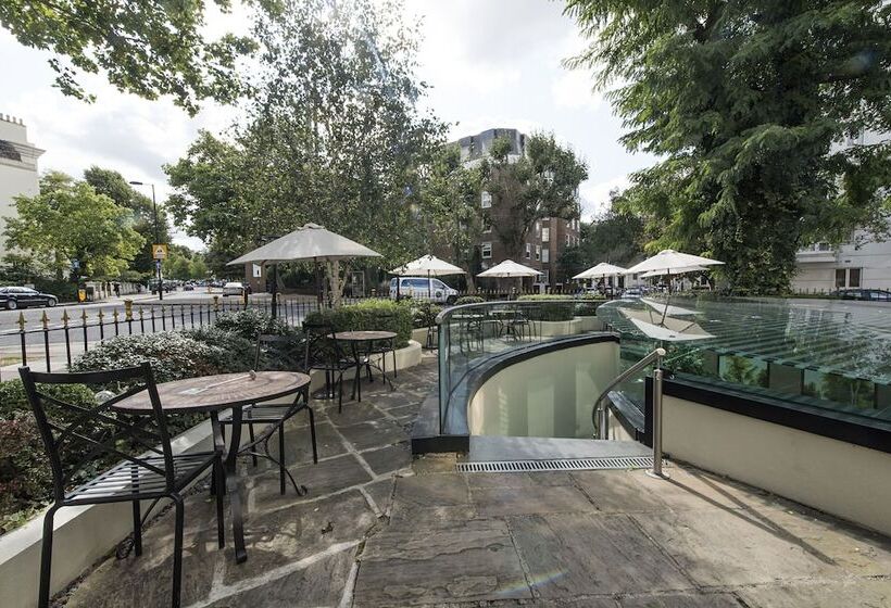 Отель The Colonnade