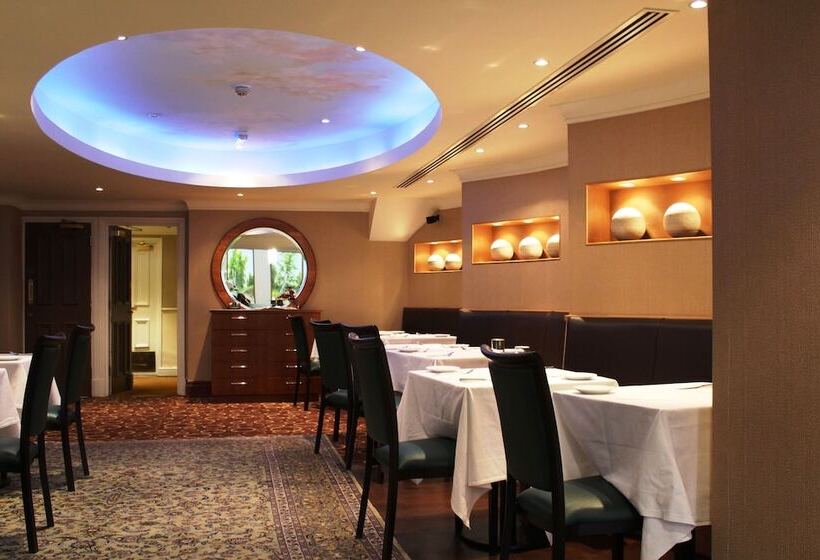 Отель The Colonnade