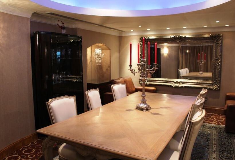 Отель The Colonnade