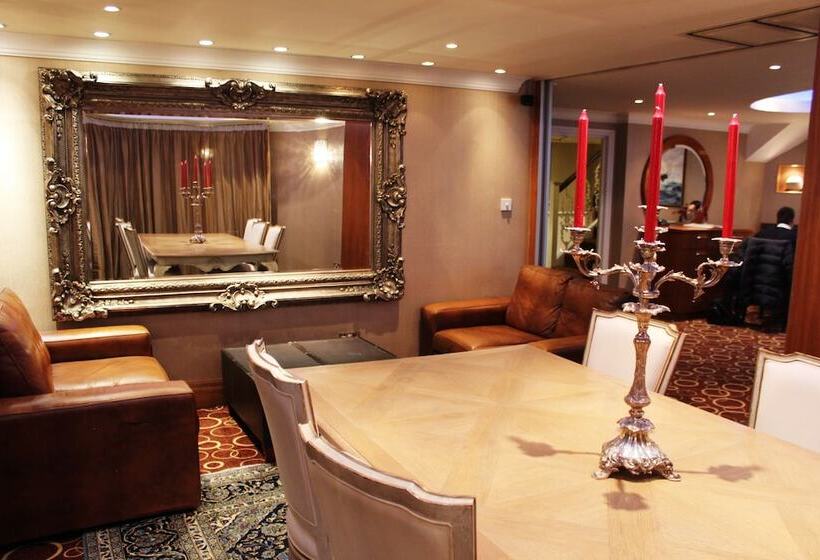 Отель The Colonnade