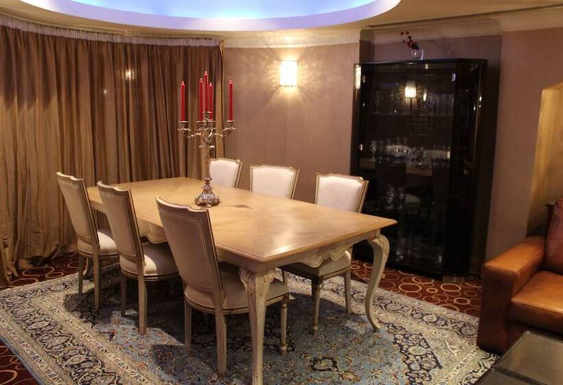 Отель The Colonnade