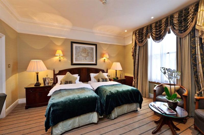 Отель The Colonnade