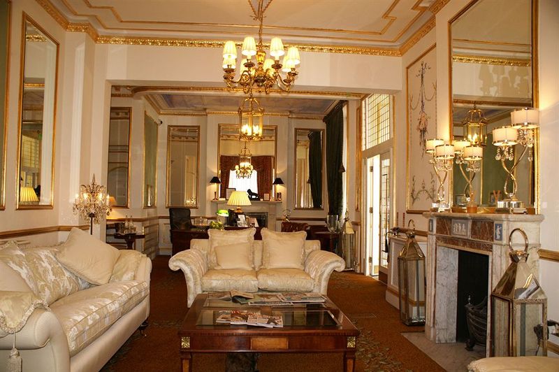 Отель The Colonnade