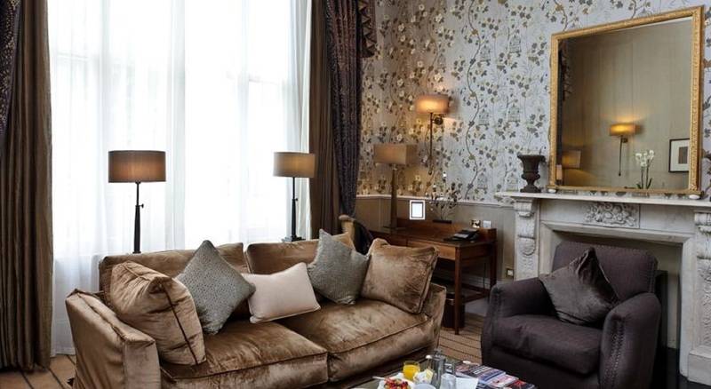 Отель The Colonnade