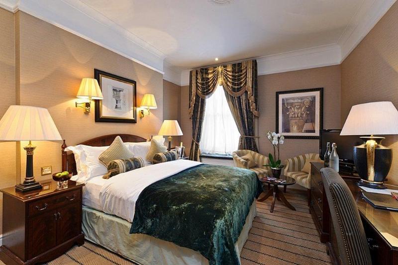 Отель The Colonnade