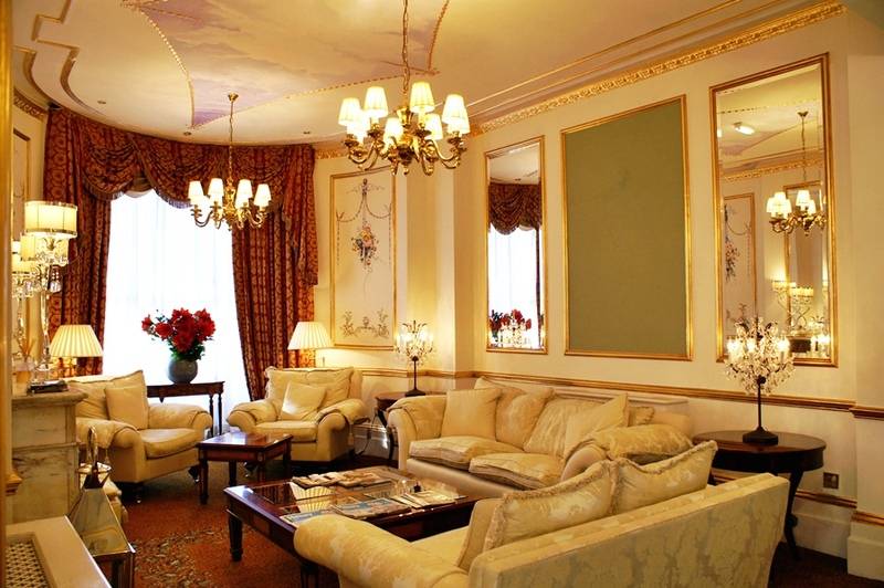 Отель The Colonnade