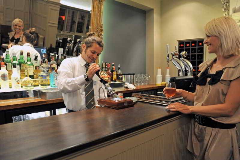 Отель The Crown Manor House