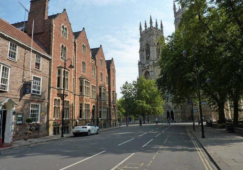 Отель The Dean Court