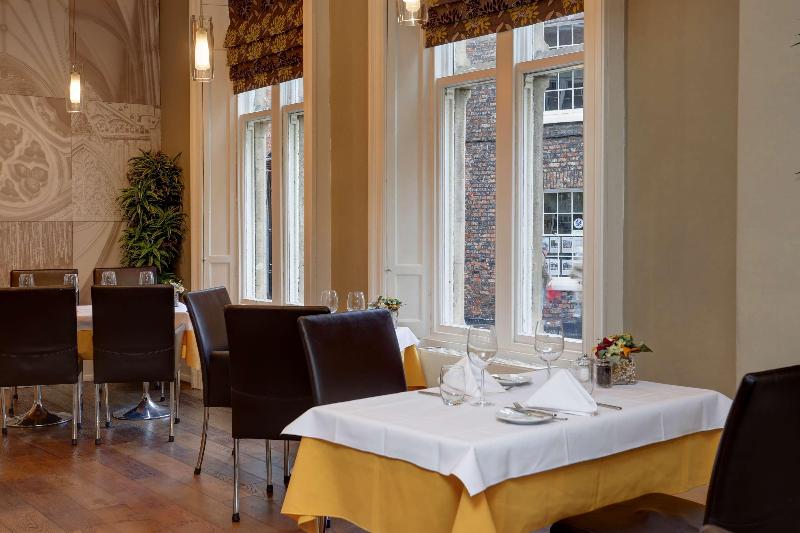 Отель The Dean Court