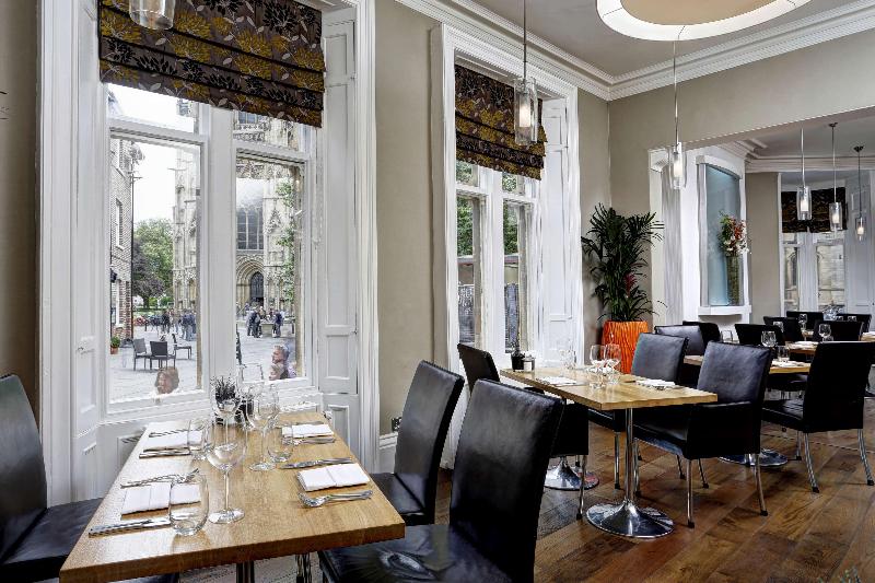 Отель The Dean Court