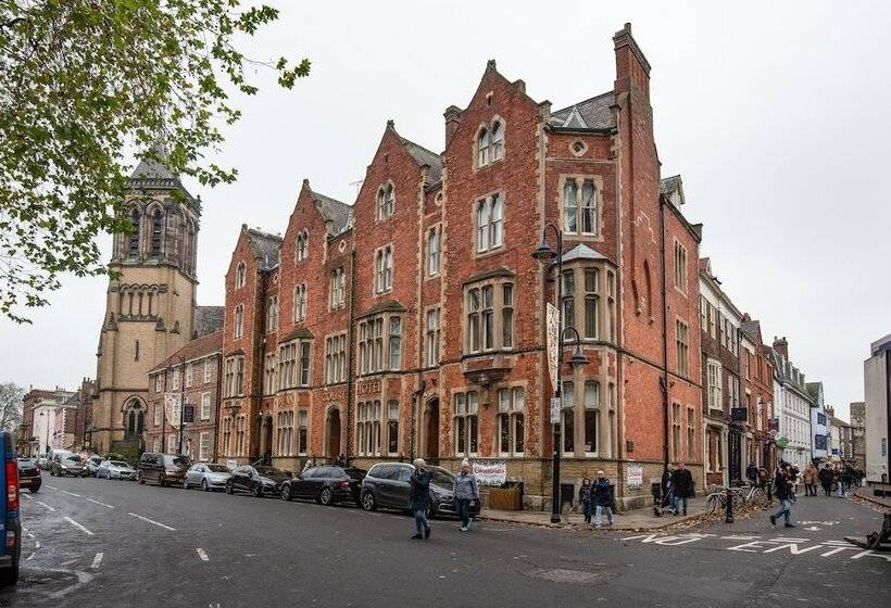 Отель The Dean Court