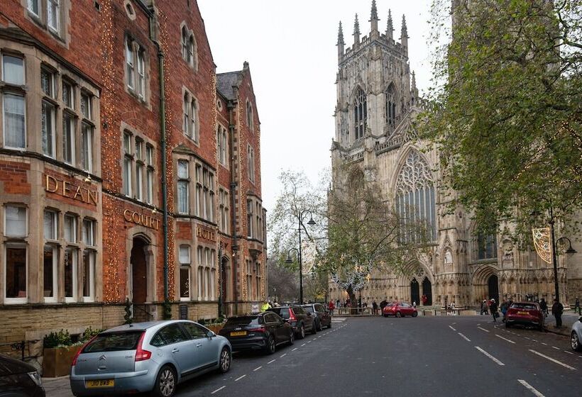 Отель The Dean Court