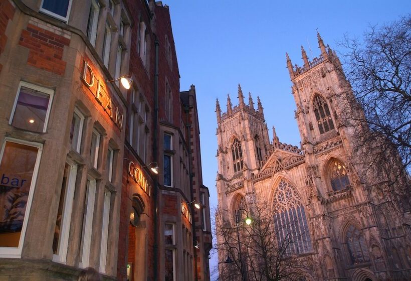 Отель The Dean Court