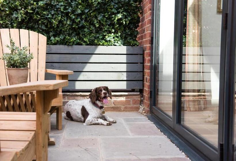 בית מלון כפרי The Eastbury & Spa