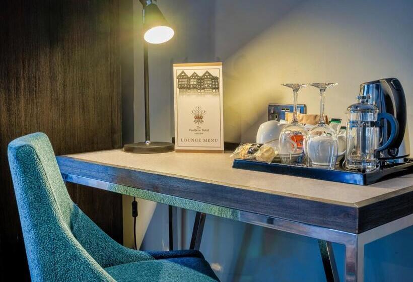 בית מלון כפרי The Feathers