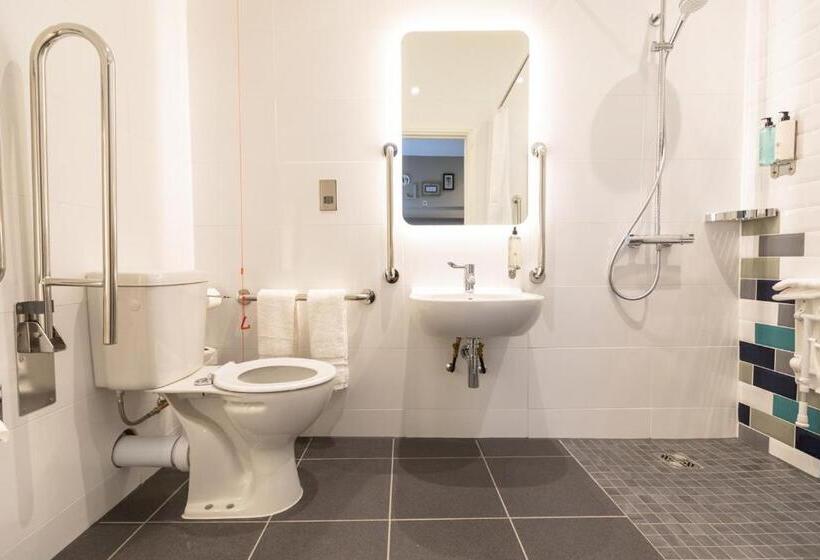 בית מלון כפרי The Feathers