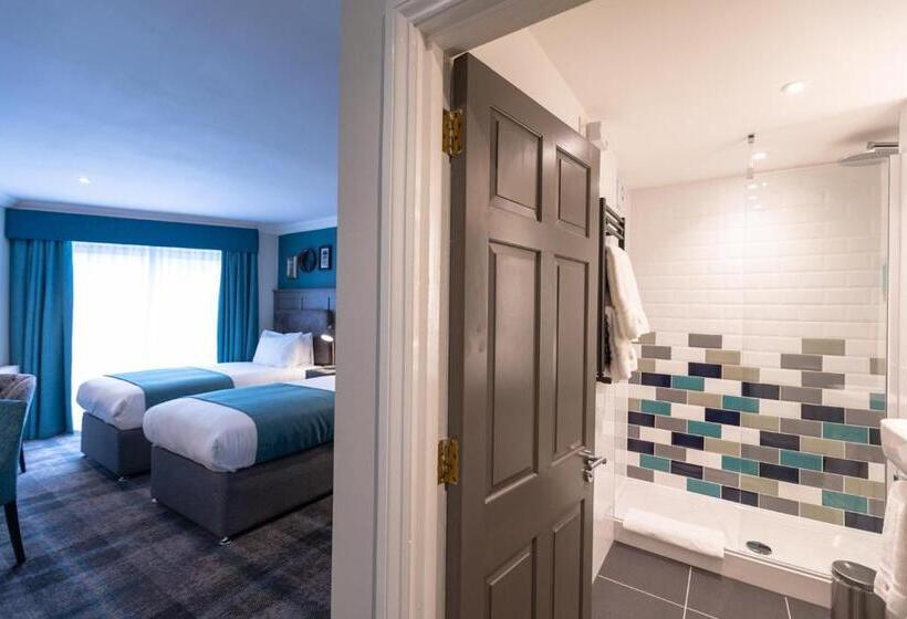 בית מלון כפרי The Feathers