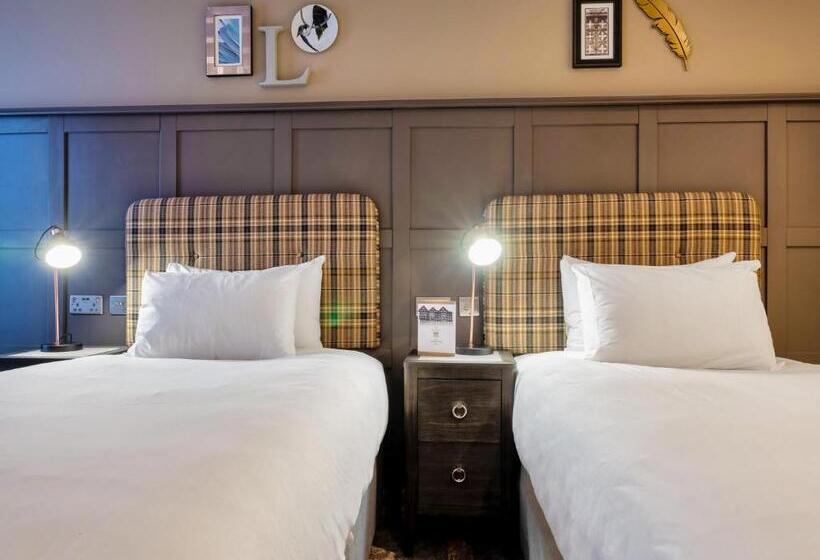 בית מלון כפרי The Feathers