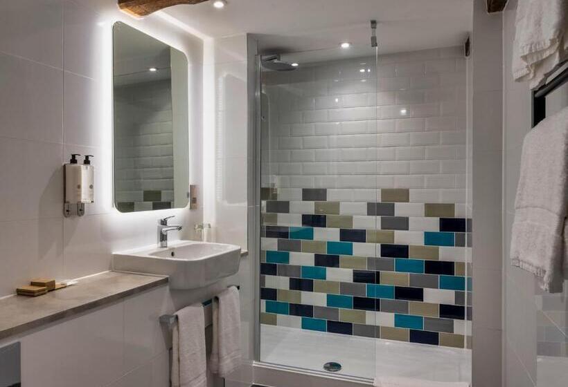 בית מלון כפרי The Feathers