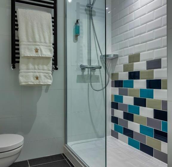 בית מלון כפרי The Feathers