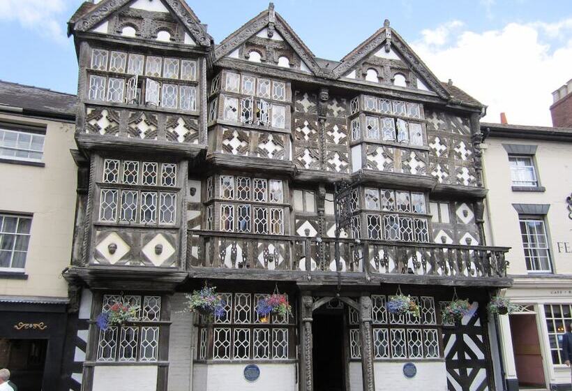 בית מלון כפרי The Feathers