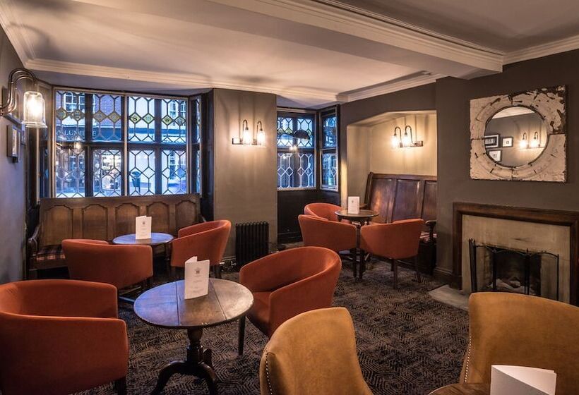 בית מלון כפרי The Feathers