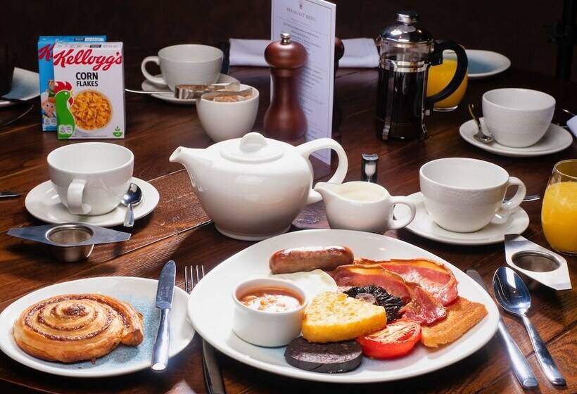 בית מלון כפרי The Feathers