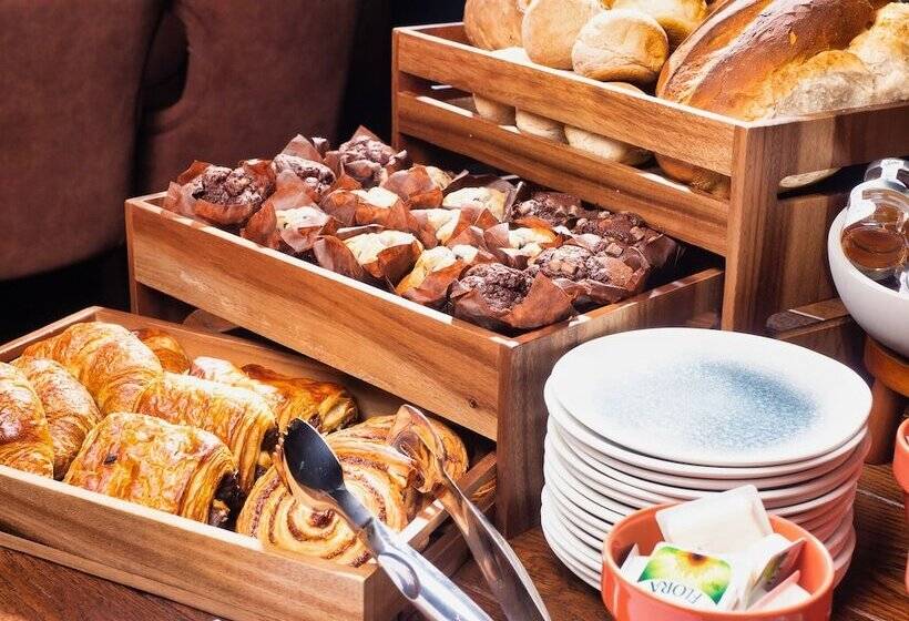 בית מלון כפרי The Feathers