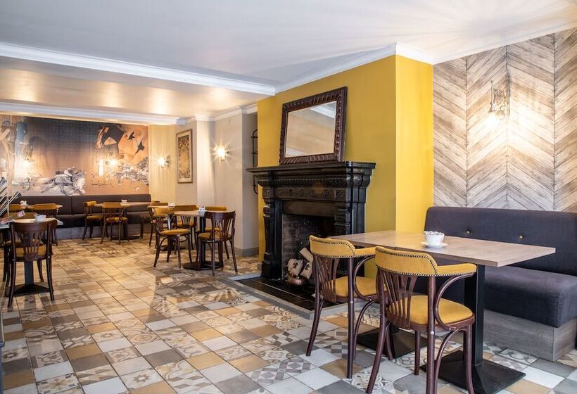 בית מלון כפרי The Feathers