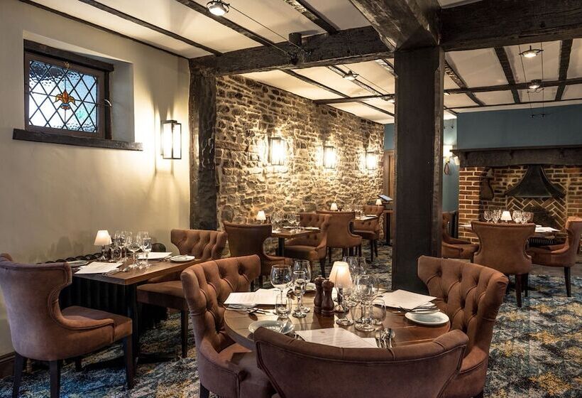 בית מלון כפרי The Feathers