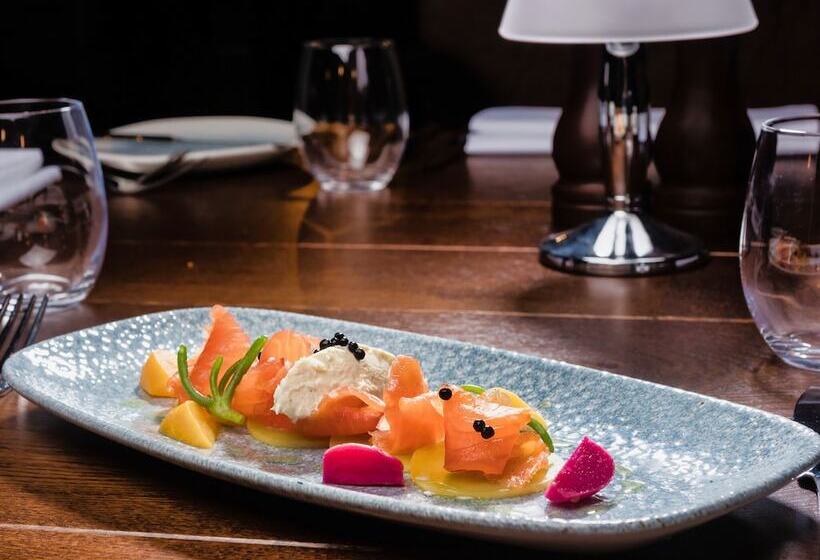 בית מלון כפרי The Feathers