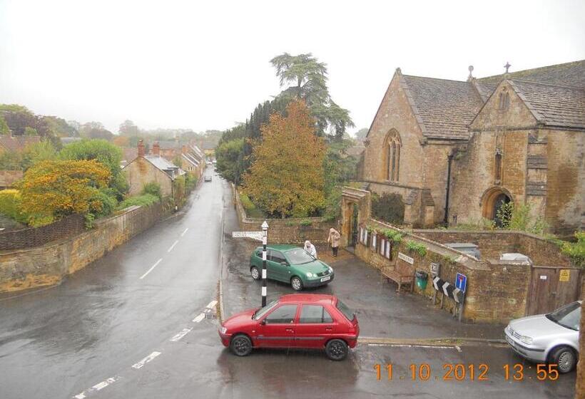 בית מלון כפרי The Kings Arms Inn