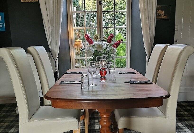 فندق The Kings Arms Inn