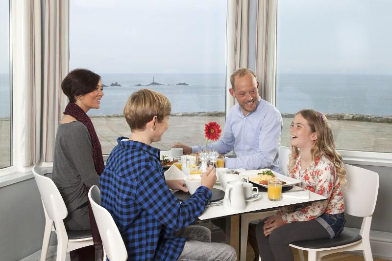 בית מלון כפרי The Land S End