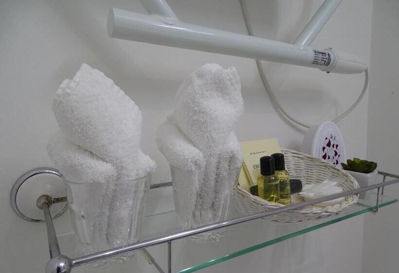 בית מלון כפרי The Lansdowne