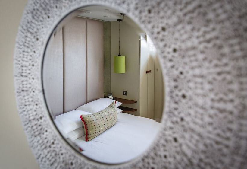 Отель The Maids Head