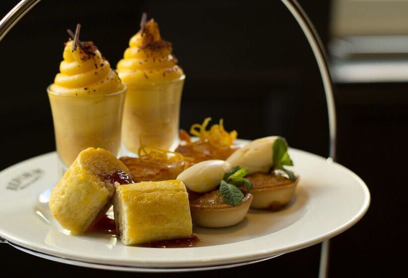 Отель The Mandeville