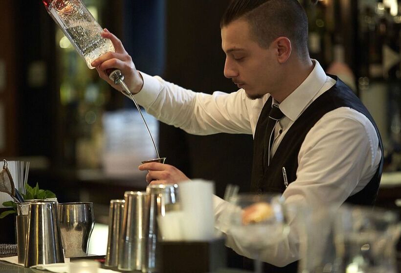 Отель The Mandeville