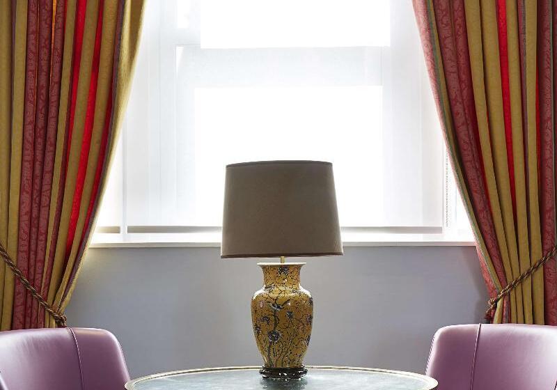 Отель The Mandeville