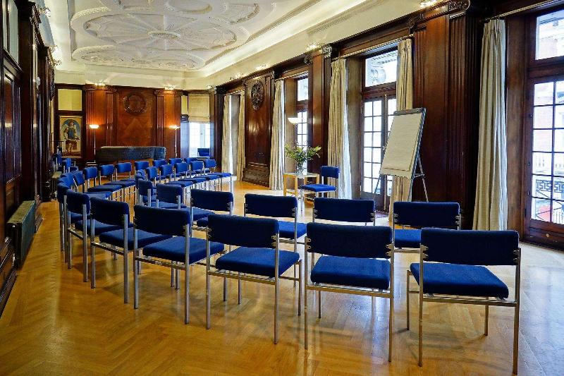 Отель The Mandeville