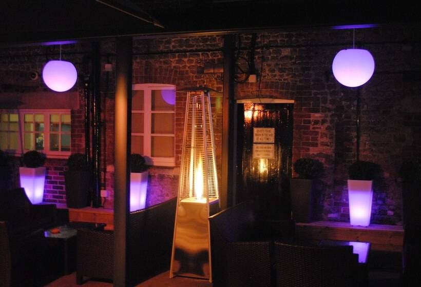 فندق The Old Bell   Warminster