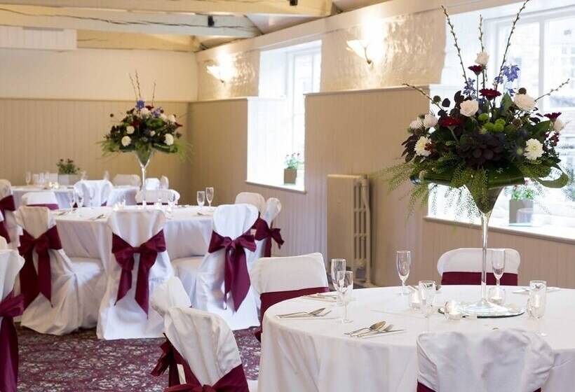 فندق The Old Bell   Warminster