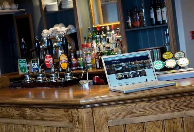 فندق The Old Bell   Warminster