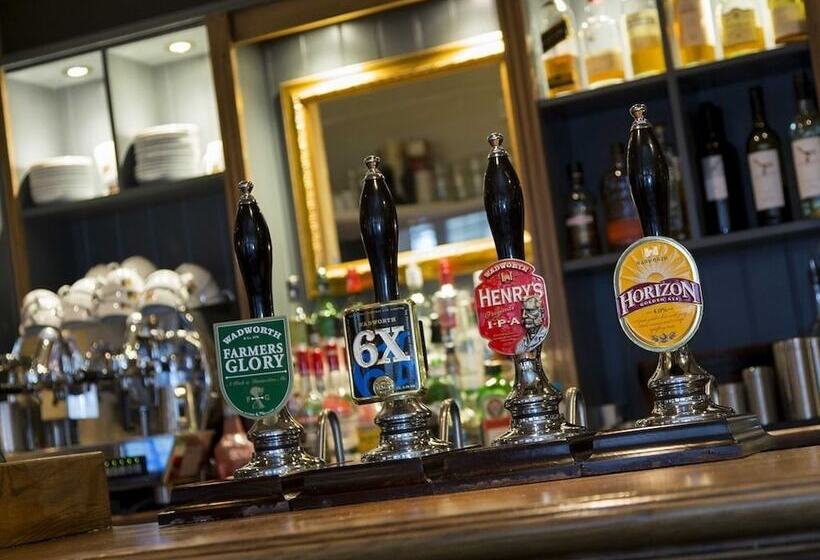 فندق The Old Bell   Warminster